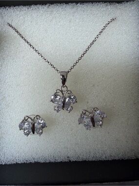 Nice Silver Tone Butterfly Necklace Earrings Set Crystal Rhinestone NIB(B236)